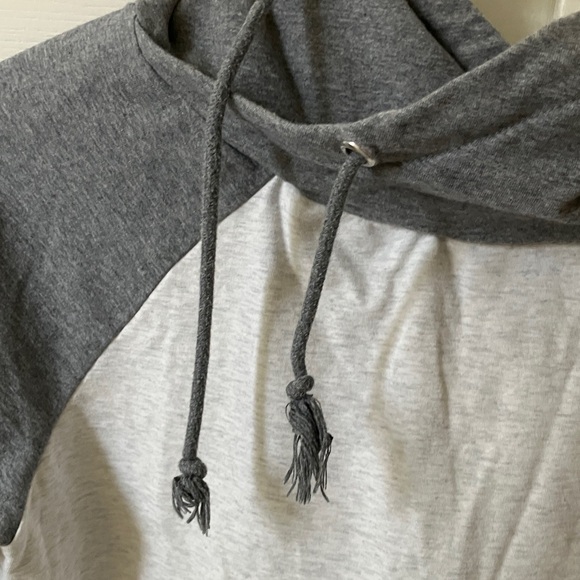 KIAVA Two-Tone Gray Cowl Neck Sweater - Picture 5 of 7